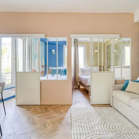 Calm And Comfortable 2-bedroom In 17th Апартаменты
