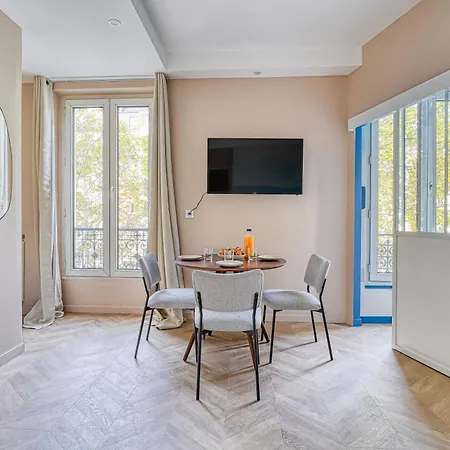 Calm And Comfortable 2-bedroom In 17th Апартаменты Париж