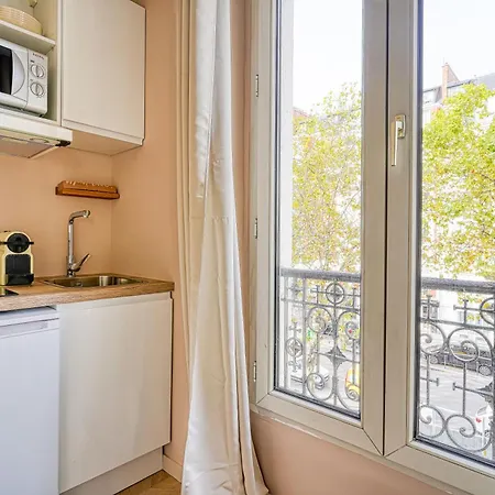 Calm And Comfortable 2-bedroom In 17th Апартаменты