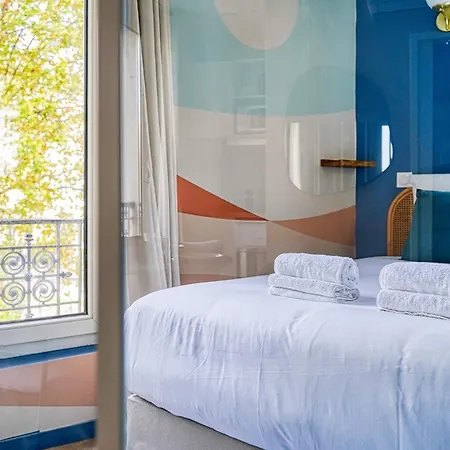 Calm And Comfortable 2-bedroom In 17th Parijs