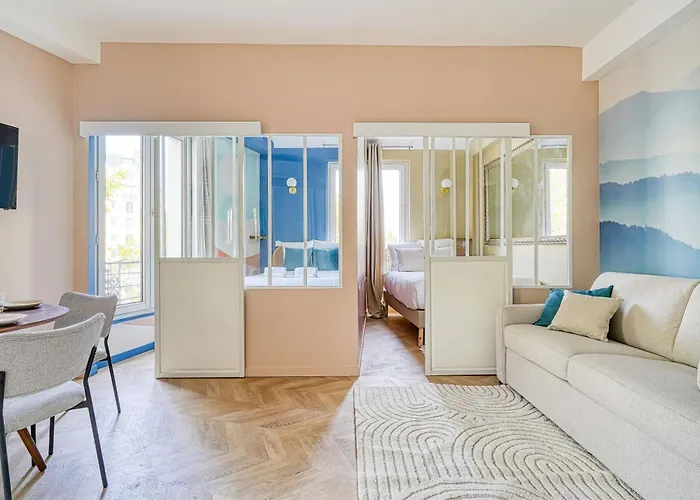 Calm And Comfortable 2-bedroom In 17th Апартаменты