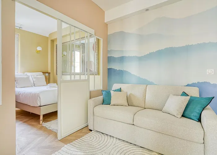Апартаменты Calm And Comfortable 2-bedroom In 17th *