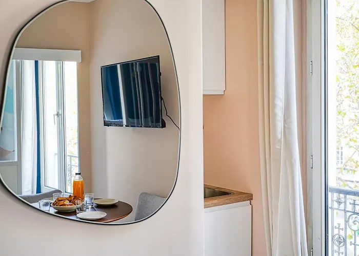 Calm And Comfortable 2-bedroom In 17th * Париж