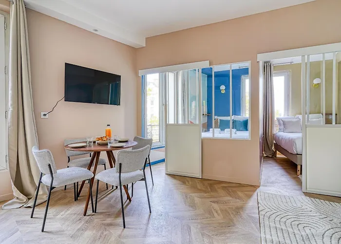Calm And Comfortable 2-bedroom In 17th * Париж