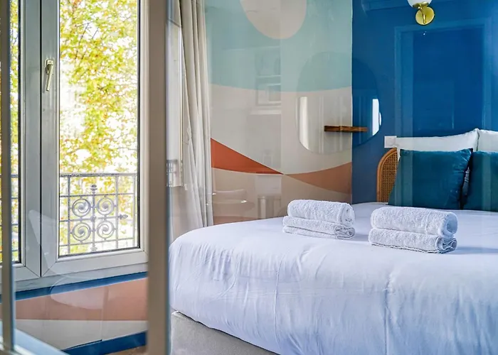 Calm And Comfortable 2-bedroom In 17th Париж